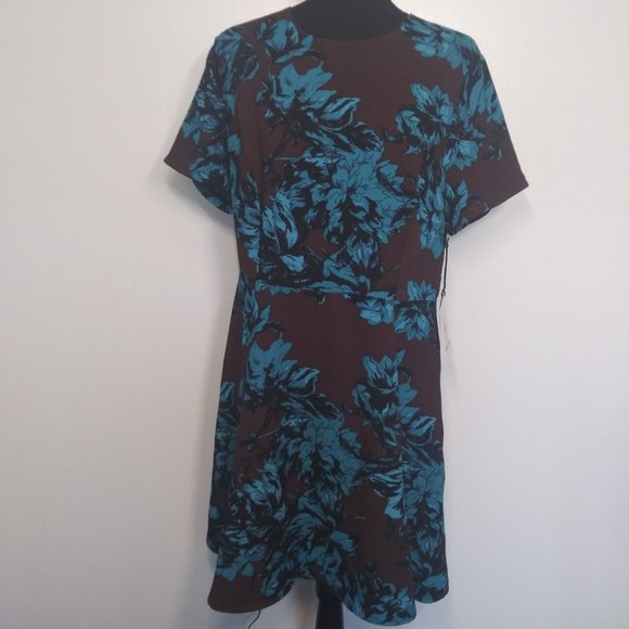Who What Wear | Dresses | Nwt Who What Wear Floral Cut Out Shoulder ...